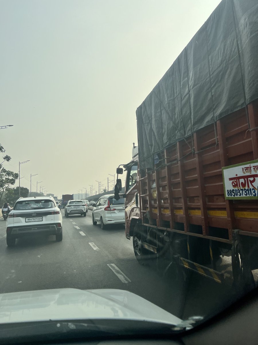 nirajved's tweet photo. @MTPHereToHelp 
I saw many heavy vehicles today on Western Express Highway around 4.15 pm. Is it allowed ? I thought as per new rule it’s not allowed in the city throughout the day. https://t.co/xfGpLl3Ft5