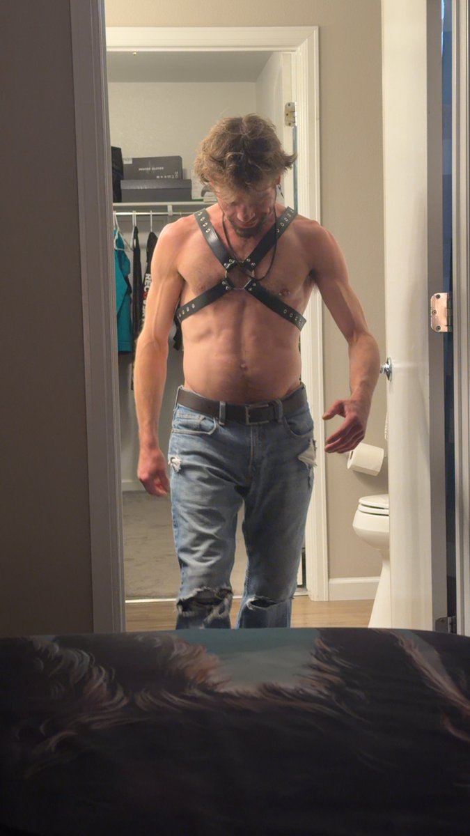 MRTWISTED22's tweet photo. Caption this however you want.
 Just letting yall know im still here. And will probably be seeing me post more often. 😉 https://t.co/GnRkwAG4c1