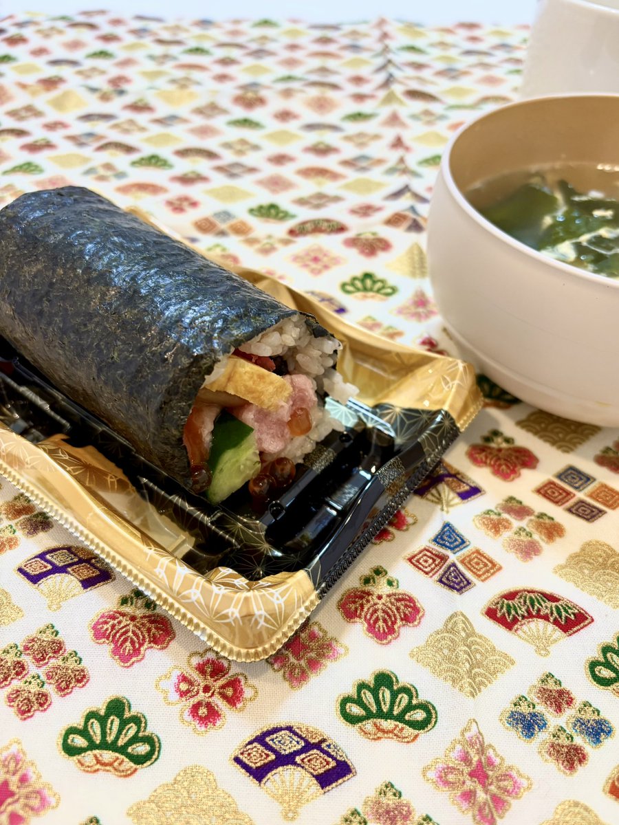 夜は夜で食べるものあったのでランチに恵方巻き食べました🤤足りなくてパスタも食べました🍝