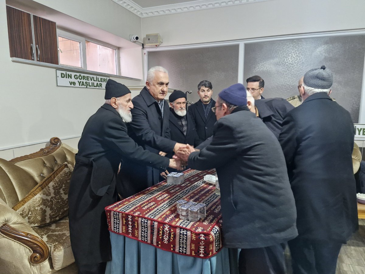Valimiz Sayın <a href="/Valiavnicakir/">Avni Çakır</a>, vali yardımcılarımız Cihat Abukan, Mustafa Batuhan Alpboğa ve İl Jandarma Komutanımız J.Kd.Alb. Özgür Özer ile birlikte, 

İl Milli Eğitim Şube Müdürümüz İsmail Arslan'ın kalp krizi sonucu vefat eden ağabeyi merhum Abdulaziz Arslan için ilimiz Tuba