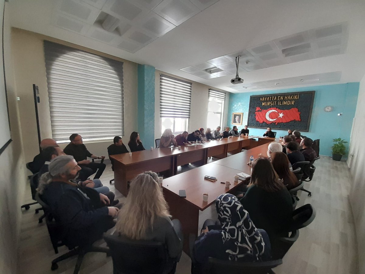 bayu_itbf's tweet photo. Dekanımız Prof. Dr. Eyüp Fahri KESKENLER başkanlığında, Dekan Yardımcılarımız Doç. Dr. Kenan AZILI ve Dr. Öğr. Üyesi Kurban DURMUŞOĞLU’NUN katılımıyla 2025-2026 eğitim öğretim yılı bahar dönemi açılış toplantısı gerçekleştirildi.

@Bayburtedu 
@MutluTurkmen https://t.co/PGGNVsOrFV