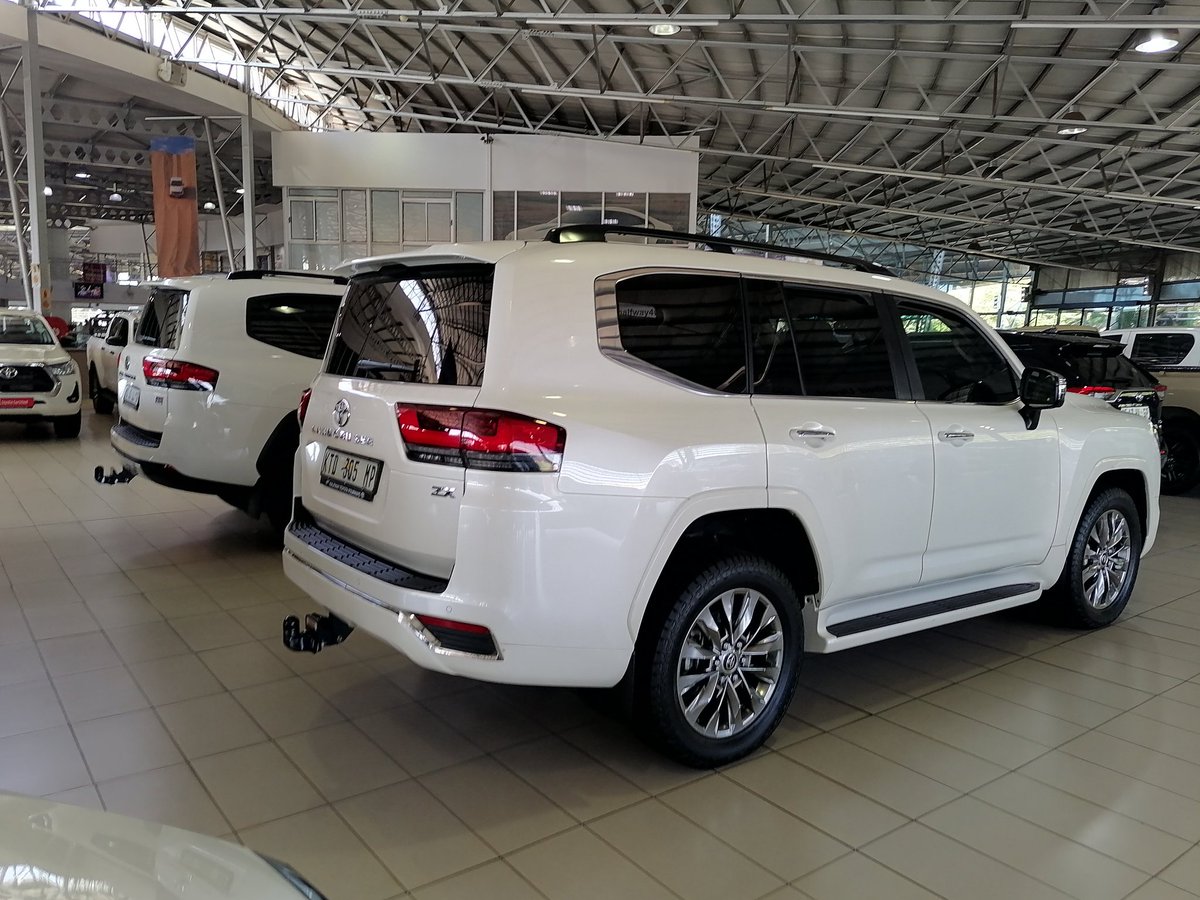selfstyledking's tweet photo. Outside the possibility of purchasing a stolen vehicle, there is also the risk of buying one that was previously in an accident and just skillfully put together, but with a compromised frame and other things. That's where we come in. @Rovertlogistics makes sure you do not fall victim to such scams. We know our game... Trusted.
