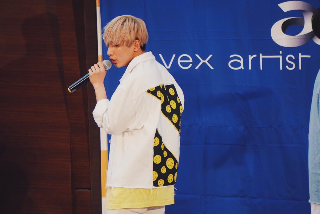 家帰ってきて冷静になって
あ、俺本当にやるんか…
あ、発表してしまった…
あ、やるんか…
俺やるんか…
て感じです
この時の自分にテメー1人でFANJtwice借りてしまったよて伝えたい
不安だらけやけど、全力で頑張ります。
突っ走ります‼︎