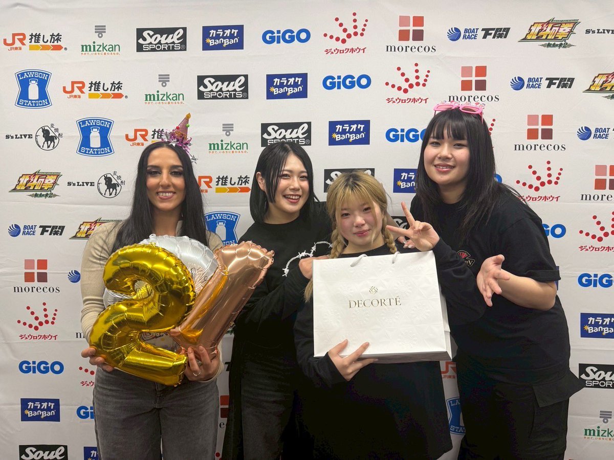 hanako_stardom's tweet image. 梨杏誕生日おめでとう！🎂

来年もまた肩車で入場しような〜！
#STARDOM #EXV