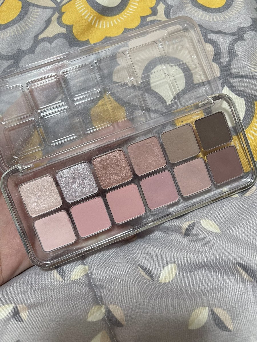 usedandnewonly's tweet photo. ส่งต่อพาเลตตา clio pro eye palette air 04 สีชมพูหวานๆ เหลือประมาณ80%
-270฿ส่งฟรี🥰
#ส่งต่อ #ส่งต่อเครื่องสําอาง #ส่งต่อเครื่องสําอางมือสอง #ส่งต่อพาเลต #ส่งต่อclio #ส่งต่อคสอ #ส่งต่อคสอมือ2 #clio #ส่งต่อพาเลตตา #ส่งต่อลิป #ส่งต่อคุชชั่น https://t.co/HU2GeKh8qW
