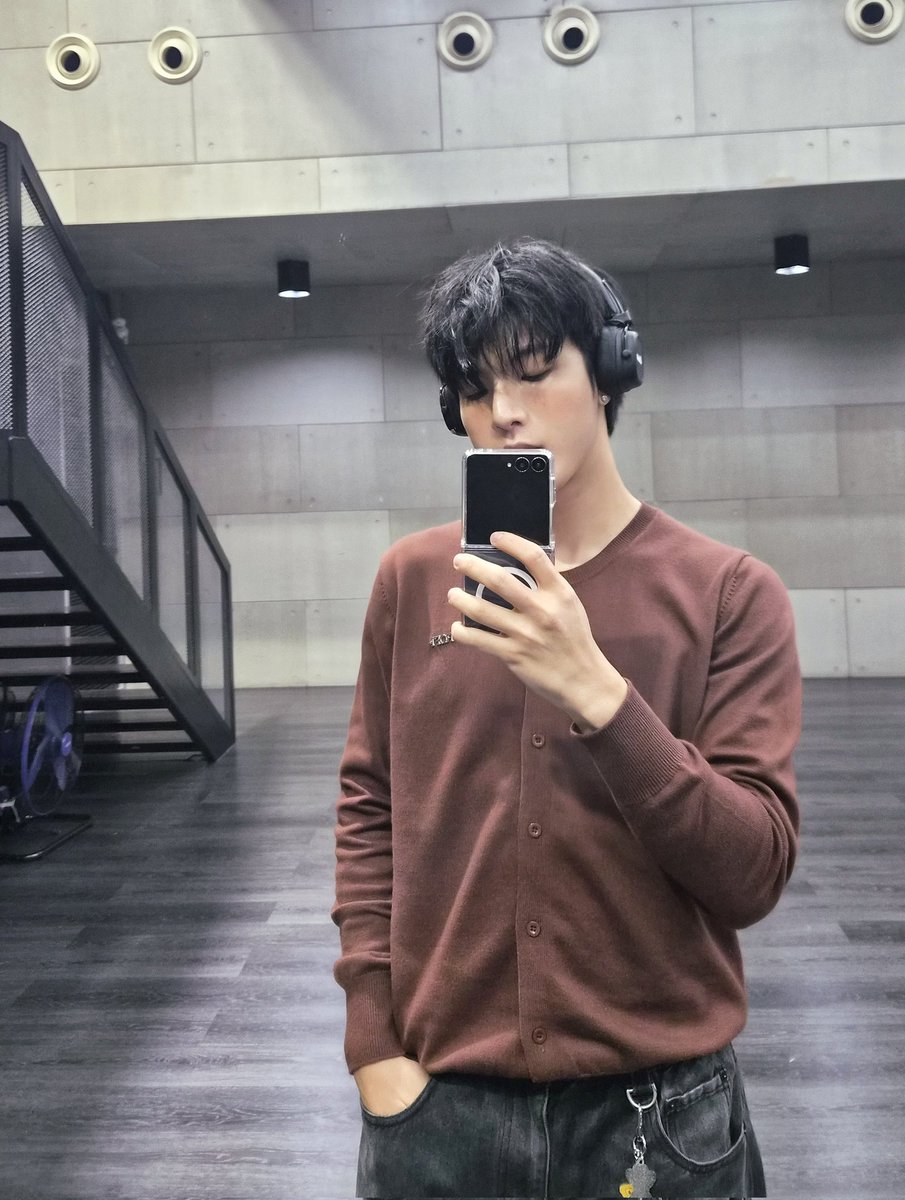 ขอคนละ 1 caption เฟี้ยวๆตึงๆ เอาให้ตึงเท่าคนในรูป