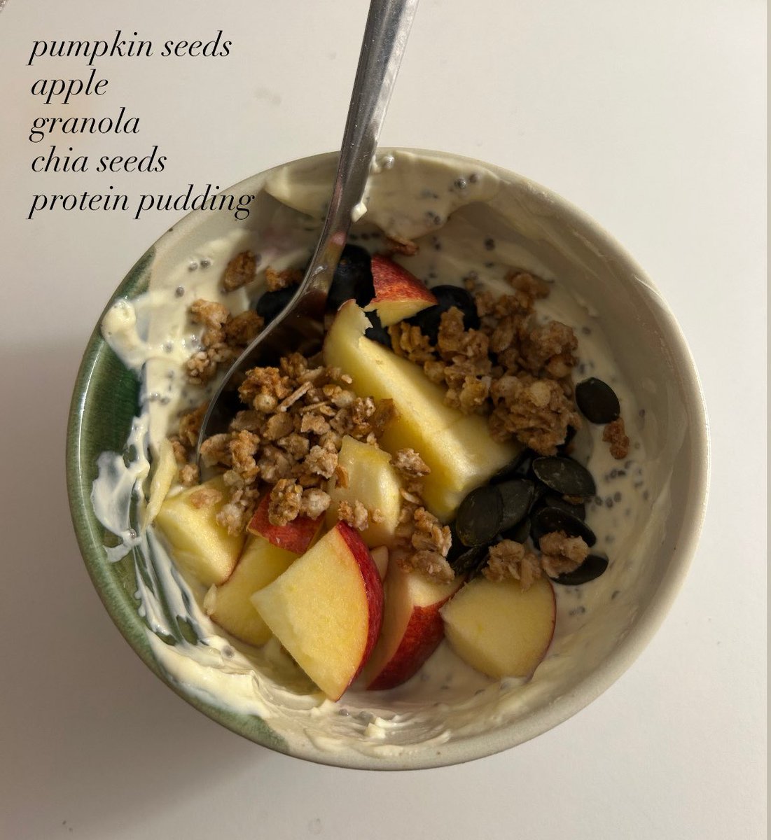 calsofstars's tweet photo. I luv my breakfast bowllll https://t.co/QR42pWRBgD