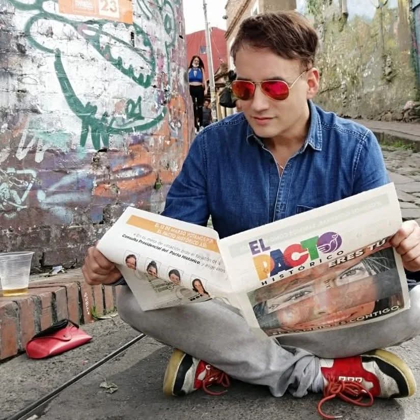 Me salió este recuerdo de hace 4 años, cuando creí en un proyecto que prometió cambio y fue más de lo mismo, pero con un agravante, puso  a los funcionarios más incapaces a decidir sobre nuestro destino.  A pique la salud, las pensiones y la esperanza .