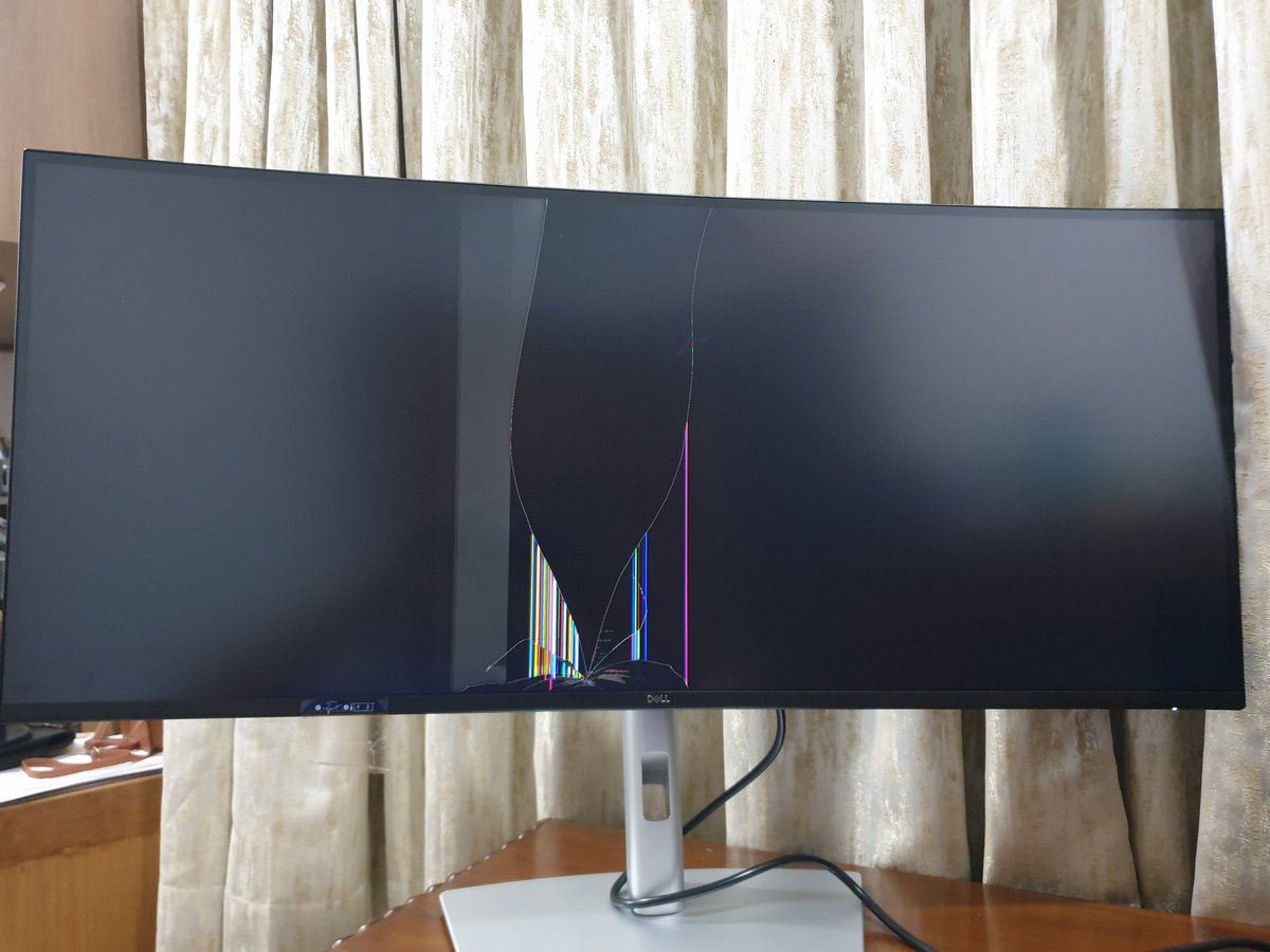 Neil_Nunes's tweet photo. @Dell @Dell_IN @MichaelDell I took delivery of my monitor today, and I've received a faulty good, this is the state of the screen, it continuously changes between these two modes, and my laptop isn't even able to detect the screen, there is something wrong, and dell india https://t.co/5opmH9zr6R
