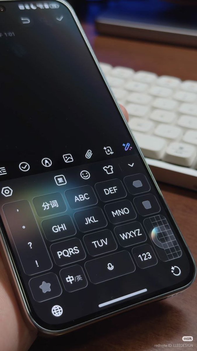 LivingInHarmony's tweet photo. 'Huawei Xiaoyi Input Method is now available on this sleek keyboard. Huawei Xiaoyi third party Keyboard Skin "Splendor" by LLEE designers'
#HarmonyDesign #HarmoniousAesthetics #HarmonyOS #ThirdParty #Xiaoyi #Celia #Keyboard #IME #Huawei #LLEE #Minimalism #Glass https://t.co/9VUQPS2Q9v