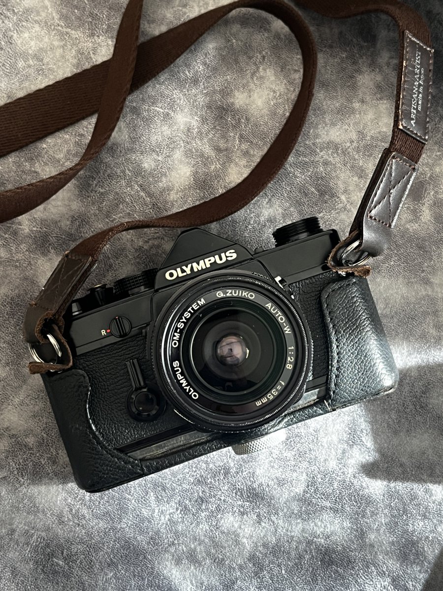 kaminariO8ji's tweet photo. OLYMPUS OM-1
紛うこと無き名品。
輝けるフィルム一眼レフカメラ
#愛用カメラを画像付きで布教する
#Olympus #om_1 #フィルムカメラ https://t.co/lUU1wiBCmP