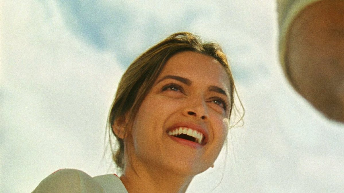 retroserene's tweet image. — deepika as tara in tamasha (2015)