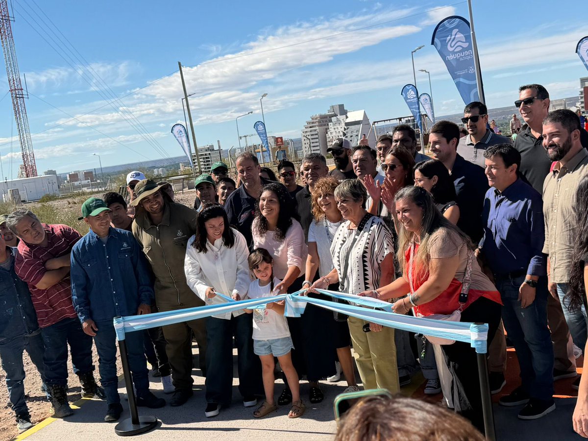 GiovanettL's tweet photo. La #CiudadDeNeuquen inauguró un nuevo #ParqueTematico #ElZorro en la Plaza de las Banderas !!!! 🦊🦊🦊🦊🦊
#InfanciasActivas
@munineuquen @MarianoGaidoOk https://t.co/bmjpG57LXd