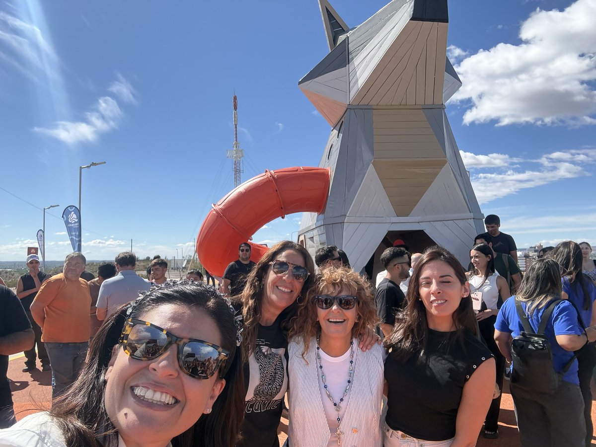 GiovanettL's tweet photo. La #CiudadDeNeuquen inauguró un nuevo #ParqueTematico #ElZorro en la Plaza de las Banderas !!!! 🦊🦊🦊🦊🦊
#InfanciasActivas
@munineuquen @MarianoGaidoOk https://t.co/bmjpG57LXd
