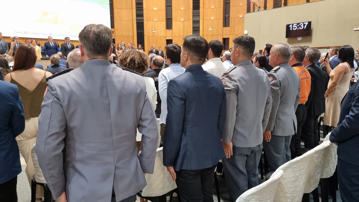 bombeirosES's tweet photo. O CBMES esteve na abertura do ano legislativo de 2026 da Ales, nesta segunda (2), no Plenário. Representado pelo comandante-geral, a corporação reforçou o compromisso com a harmonia entre os Poderes e o fortalecimento de políticas públicas em favor da sociedade capixaba. https://t.co/1V9qgkRgwE