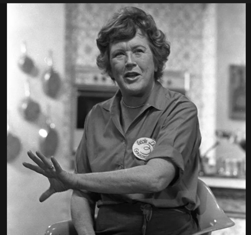 ProfessorPlum96's tweet photo. @37Lemons How anyone was ever fooled by this one is beyond me lol this MTF too #juliachild https://t.co/kTLuqKguOB