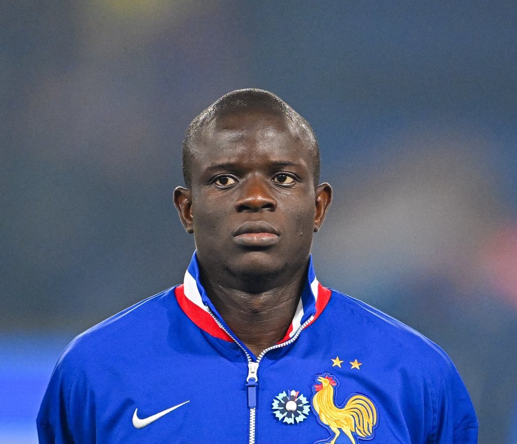 ActuFoot_'s tweet image. 🚨🚨 𝗡’𝗚𝗢𝗟𝗢 𝗞𝗔𝗡𝗧𝗘́ 🇫🇷 𝗥𝗘𝗙𝗨𝗦𝗘 𝗗𝗘 𝗦’𝗘𝗡𝗧𝗥𝗔𝗜̂𝗡𝗘𝗥 𝗔𝗩𝗘𝗖 𝗔𝗟-𝗜𝗧𝗧𝗜𝗛𝗔𝗗 !!! ❌

Le milieu de terrain français est catégorique : 𝗜𝗟 𝗩𝗘𝗨𝗧 𝗥𝗘𝗝𝗢𝗜𝗡𝗗𝗥𝗘 𝗟𝗘 𝗙𝗘𝗡𝗘𝗥𝗕𝗔𝗛𝗖𝗘. 😤

🗞️ @JacobsBen