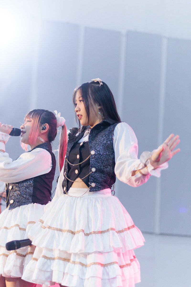 yuページです。 my new world ❣️🤍 @zhevincia @deaawaliaa @xfaatinhanx