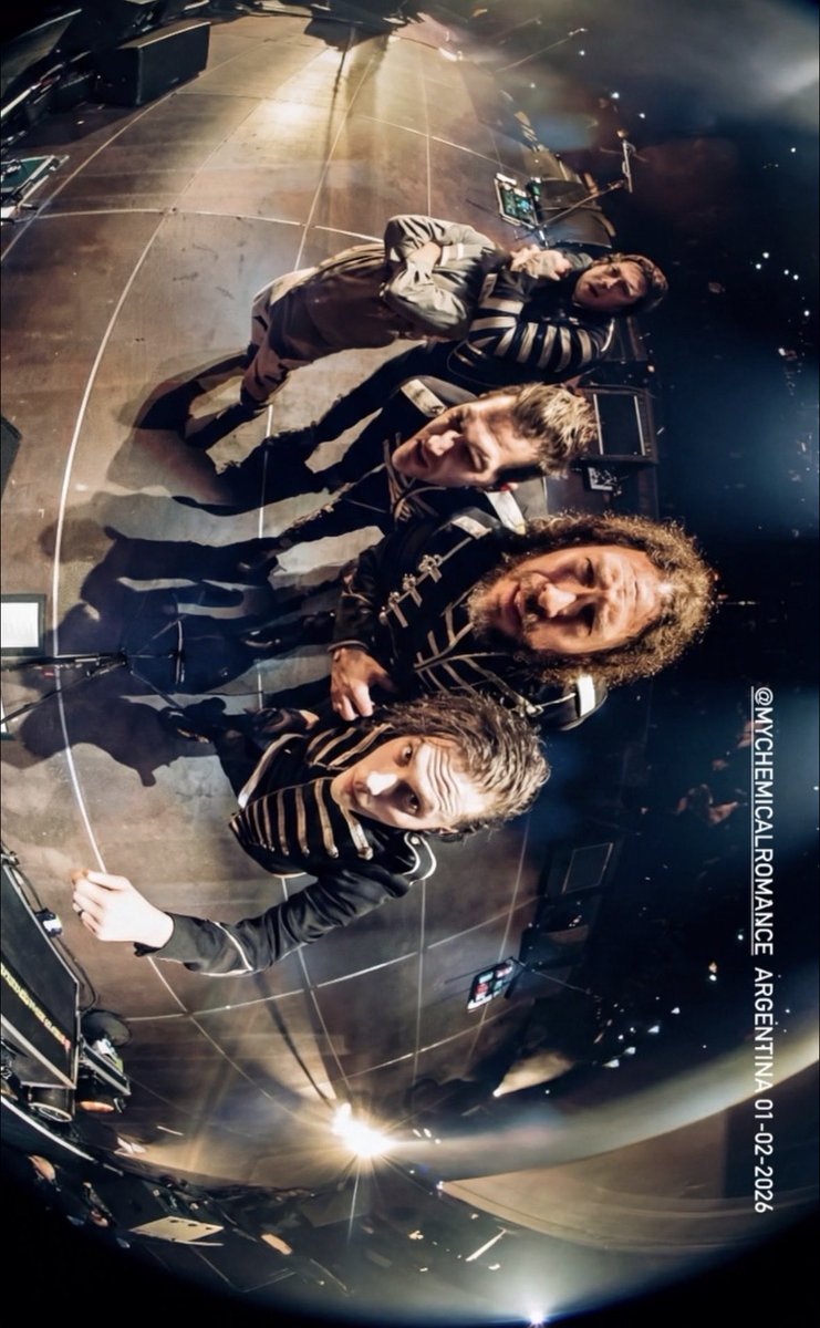 ray_of_sun5hin3's tweet photo. ray and mikey’s faces 😭😭

📸the_mcr_archive’s insta story!! #MCRArgentina https://t.co/145U0sTUGL