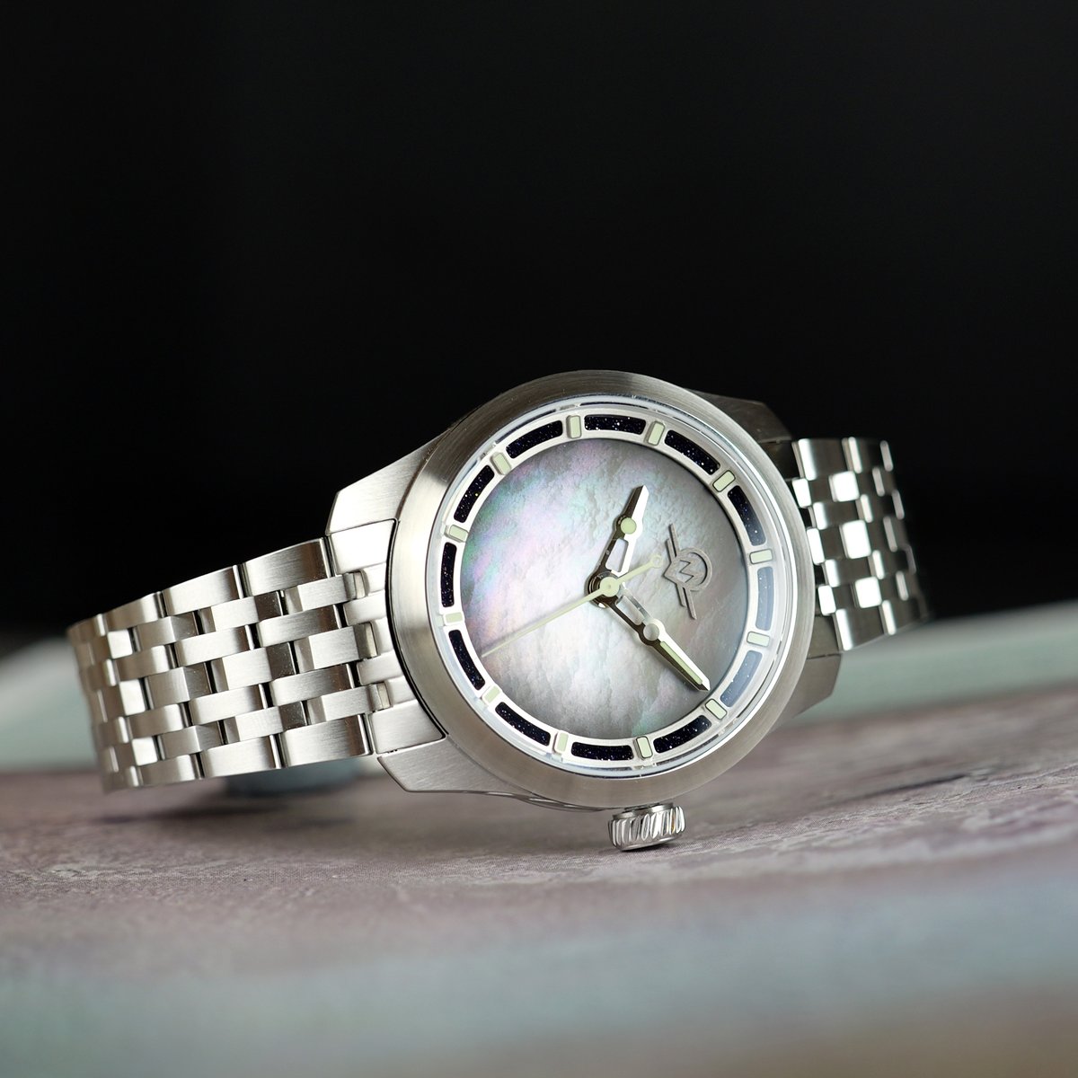 New to X.🤓 First Post: let's reach for the moon! 
As a British microbrand we're super proud of our most premium and technically advanced collection yet, the Luna Adventure. It's now open for pre-orders. Head to our website to discover more. Thanks! MonroAdventure.com