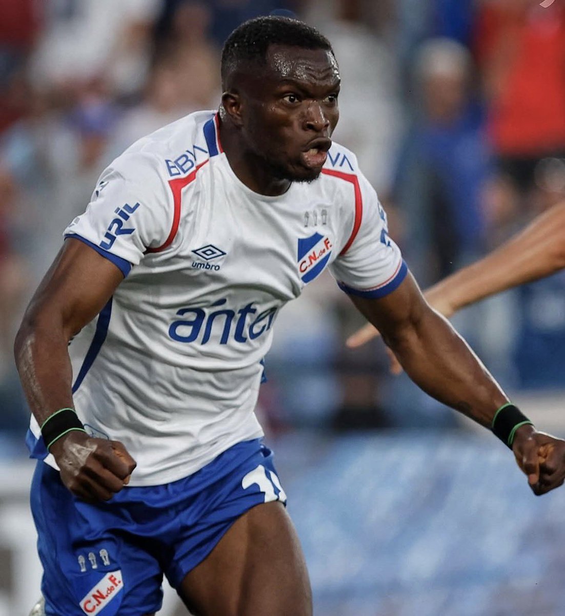 gerardoo_gh's tweet photo. 🚂🚨 El extremo que busca Cruz Azul es Christian Ebere, ya con pláticas avanzadas para que sea de Cruz Azul.

Nombre destapado por @A_EsparzaOteo https://t.co/Js3qoyCdHb