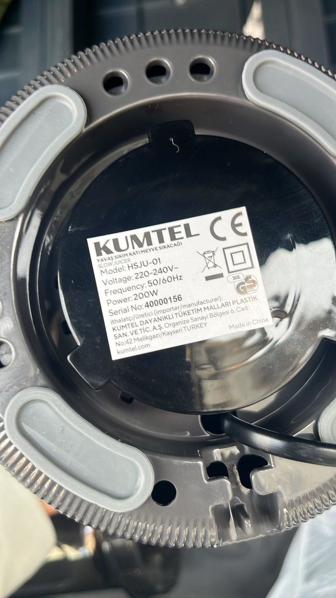 Portakallicay8's tweet photo. @KumtelKurumsal  Yavaş sıkım katı meyve sıkacağı aldım, beş para etmez ürün, 3.kullanımda plastik aksamı kırıldı, kaç gündür servisten dönüş bekliyorum hala dönüş yapmadılar https://t.co/3YnvI6NYBj