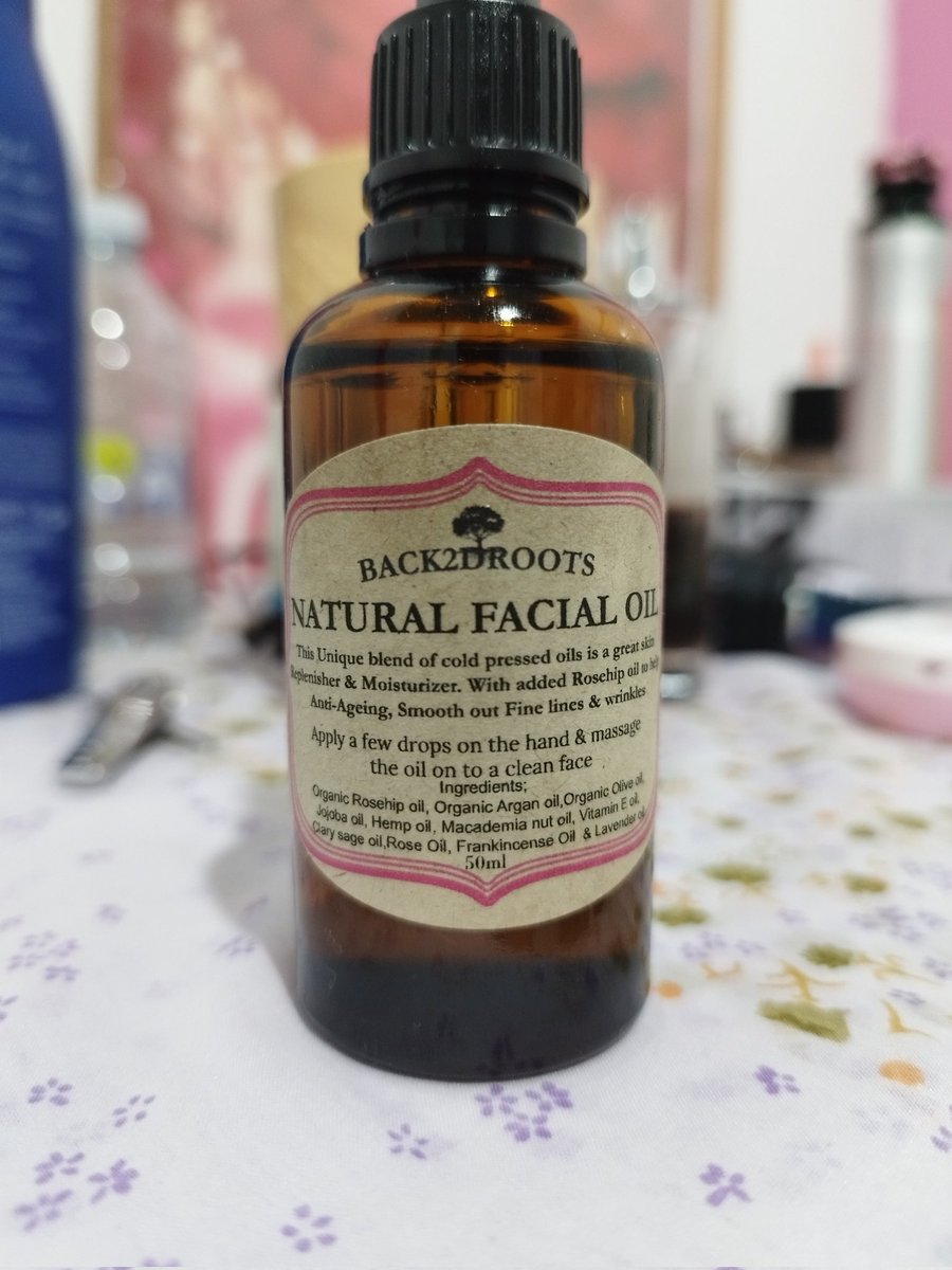 AbuSaeedAQ's tweet photo. When I attended the @SalafiPubs Summer Conference, I bought Natural Facial Oil from my dear brother @back2droots &amp; I've seen excellent results. It works really well, keeping my face moisturised with clean, natural ingredients and gives my skin a pleasant glow. Alhamdulillah. https://t.co/utcO7pbuVK