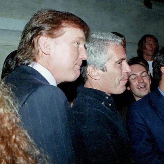 LeDirectInfo's tweet image. 🔴🇺🇸INFO DE DERNIÈRE MINUTE :

Jeffrey Epstein a déclaré : « J'ai rencontré des gens très mauvais, mais aucun aussi mauvais que Trump. »