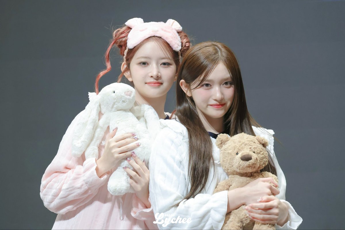 🧁

#IVE #アイヴ  #아이브 #이서 #이현서 
#LEESEO #イソ <a href="/IVE_twt/">IVE</a>
#IVE #아이브
#REI #레이 #レイ