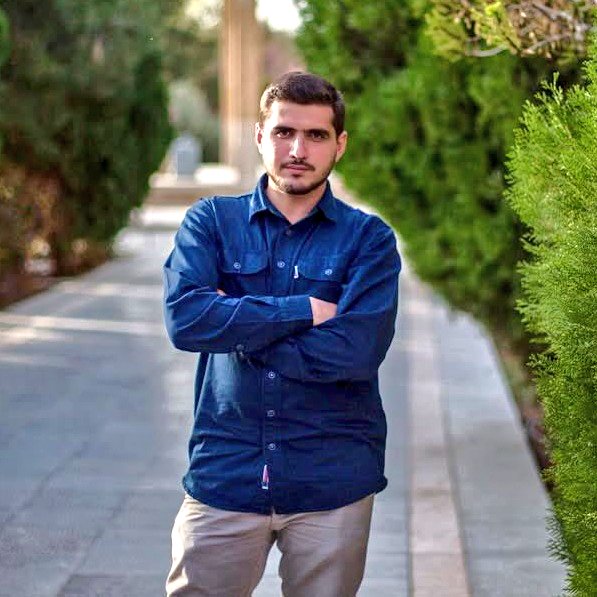 iranianpapppi3's tweet photo. نام: رضا نیلی
نام واقعی: محمدرضا نیلچی
محل سکونت: تهران، میدان امام حسین، خیابان ۱۷شهریور، نرسیده به میدان شهدا، پ۳۹
محل کار: یوسف آباد، خیابان ابن سینا، سایت نمایندگان
موبایل: ۹۱۲۵۵۷۹۳۴۴
شغل: کارمند جنگال سپ..
شناسایی کننده معترضین
سرکوبگر، شکنجه‌گر، قاتل مردم و جابجا کننده دلارهای ج.ا توسط عباس نیلفروشان
صاحب سایت نمایندگان هست
ارتباط زیادیم با نماینده‌های مجلس داره
آی‌دی اینستاگرامش: r_nili
زنش هم #زهرا_عبدالهی خبرنگار مجلس و مجری صداوسیماست
از طریق پاسدار عباس نیلفروشان(که توی سوریه مُرد) هم کار تراستی انجام میده
اطلاعات تکمیلی: باباش سرداره و در صنعت هسته‌ای و موشک‌سازی کار میکنه
خونه باباش هم ویلایی‌های شهرک محلاتی هستش

آی‌دی توییتر رضا نیلی:
@reza_nili
آی‌دی توییتر همسرش: 
@szabdollahi