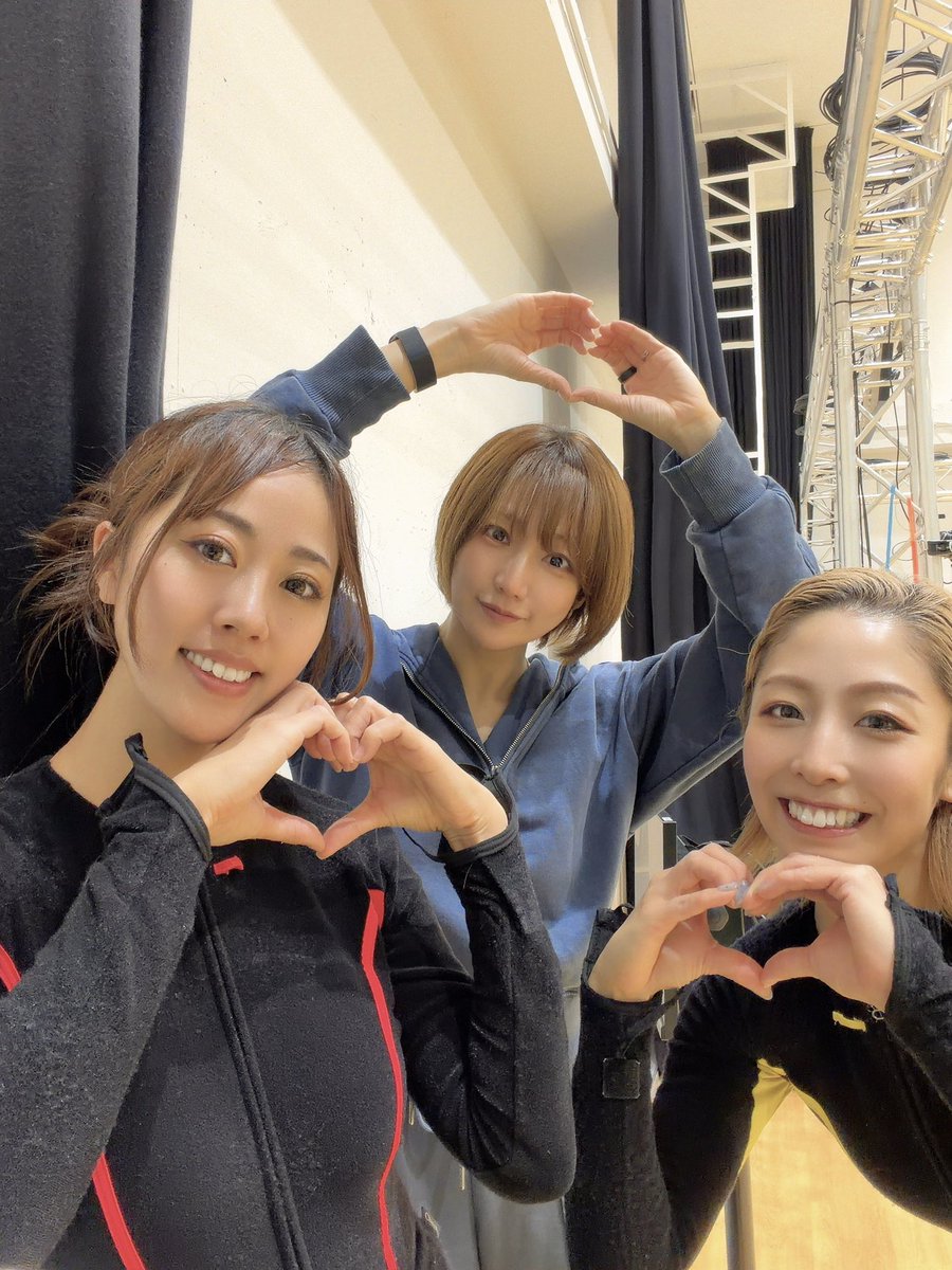 nico_mocap's tweet photo. 今日のnico
アクター
あっすんさん
長谷川怜さん
田中美那さん
松村しおりさん
コーディネーター
芝井美香。
今日も生きたダンスと芝居、みんなが尽力してくれました!
いいパフォーマンス出ると演出席から手拍子や拍手が出るあたたかい現場で嬉しいです☺️
#モーションアクター #nico https://t.co/gE24fcKf41