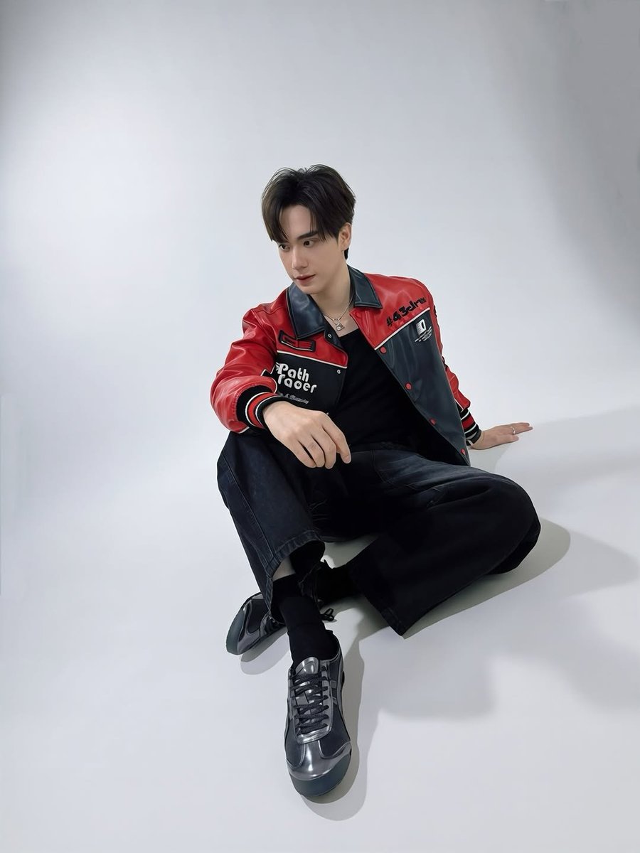 TEeInMyHeart1's tweet photo. IG: tee_jaruji
หล่อมาก เท่มากกก 💯
#OnitsukaTiger #HOLIDAYPACK
#TEeThanapon #ตี๋ธนพล https://t.co/mvrmg7uBzw
