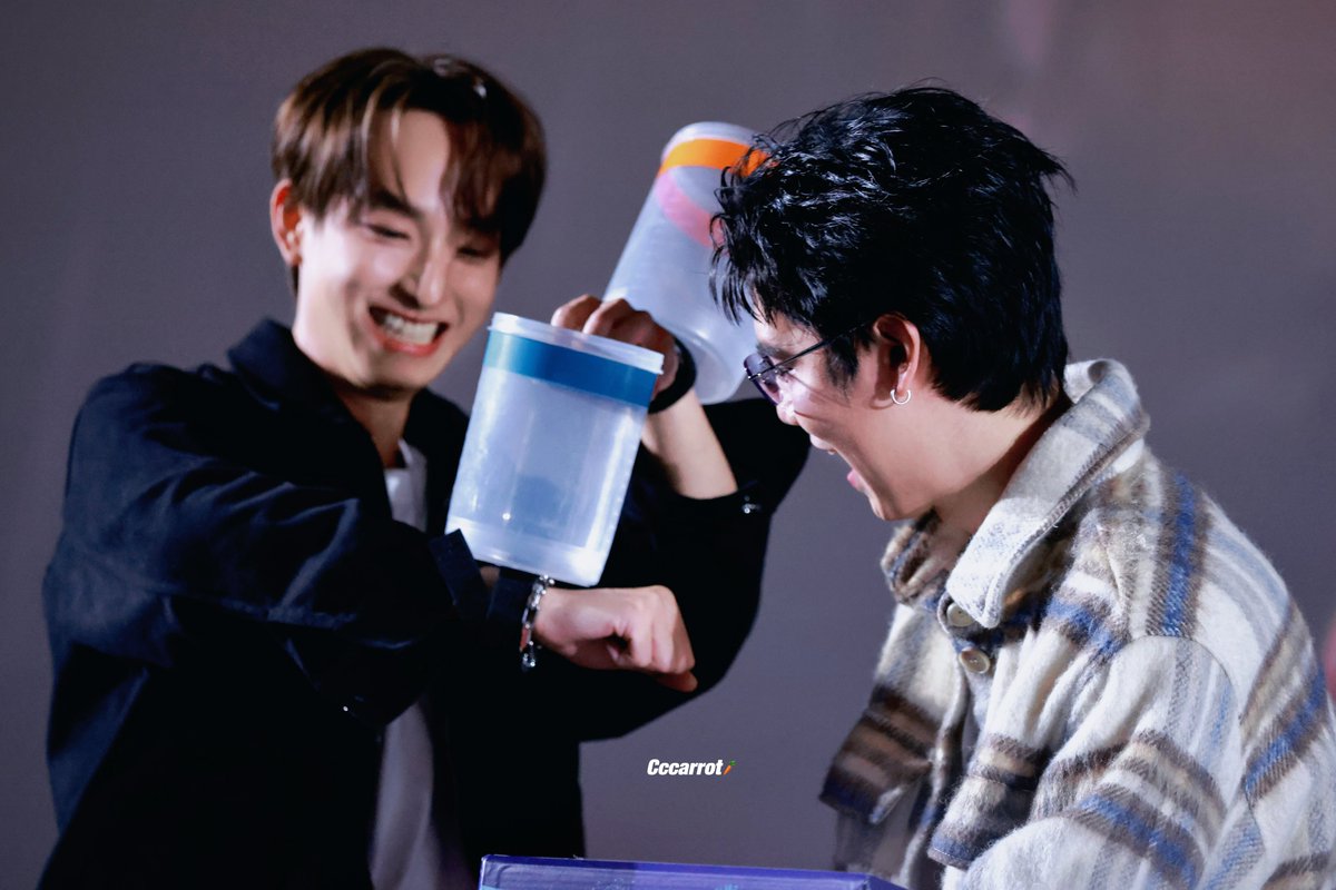 😜
<a href="/Chimonac/">ชิม่อนไงจะใครหล่ะ🙈</a> <a href="/ssingss/">Ssing Cheewagaroon</a> 

SINGCHIMON HR SCREENING
#SFxKristSingtoSingChimonKingman
#SsingChimon 
#ChimonWachirawit 
#ssingss