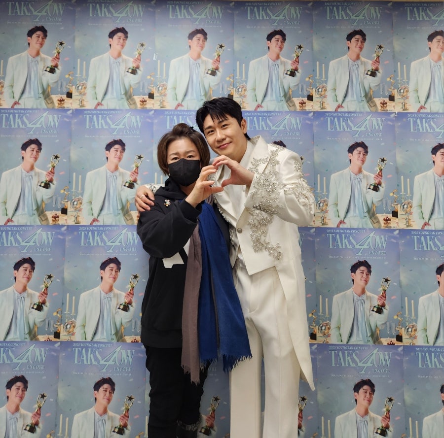 zerotak2lover's tweet photo. 영탁이의 깜찍 브이랑 손 하트💙
https://t.co/bou6YacIxJ https://t.co/H90SgXRbzM