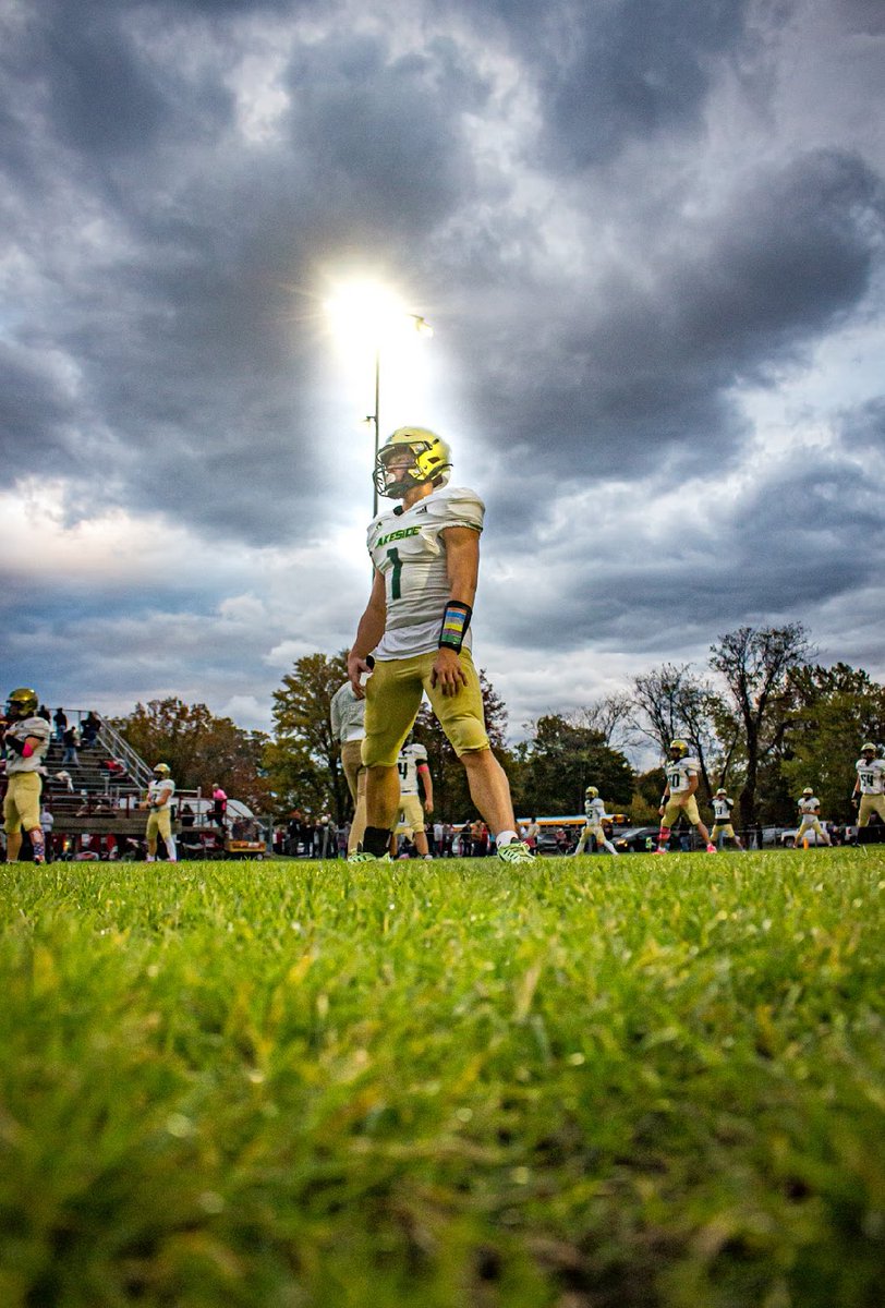 devan_mill22597's tweet photo. Still looking for a home!!! 5’9 181lbs 3.5GPA RB/ATH. Have good film ready to showcase what I bring to the table. Ready to learn more everyday!!! 4.5 40 4.2 20 405lbs squat 285lbs bench 240lbs Clean 505 Trip bar deadlift! https://t.co/nvlNDPrvpc