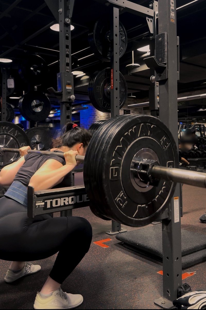 2下 RPE7 抓錯重量
-
在健力（Powerlifting）運動中，臥推時做出「拱橋（Arch）」的姿勢，確實在視覺上看起來很極端，讓一般大眾直覺認為「這肯定會傷腰」。
但事實上，若操作正確，拱橋不僅不傷腰，反而是為了保護肩膀與提升表現的重要技巧。
-
Google、AI是好用的工具，請善用！
-
圖文不符 https://t.co/TdDlbpJCG4