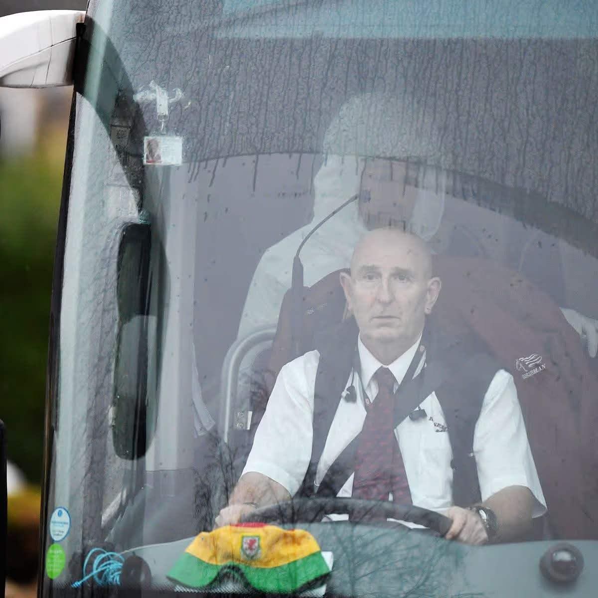 6 years ago today this fella drove a bus full of people who arrived  from Wuhan to Arrow Park Hospital...everyone onboard in hazmat suits whilst hes there in his shirt and tie looking like the world's fallen out of him 🤣🤣 the start of 2 years of madness