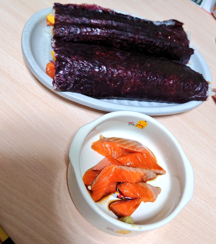 marunoui's tweet photo. 今年の節分は恵方巻きを手巻きで作ったー、豆まきもしたー、歳の数だけ豆も食べたー☺
鬼は外〜、福は内〜、笑う門には福来たる〜、2月もニコニコして参りましょう〜☺ https://t.co/y4210Z6iOU