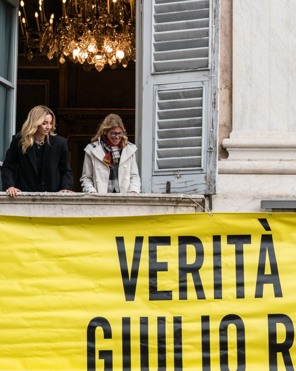 Con l'avvocata Ballerini, legale della famiglia Regeni, abbiamo esposto sulla facciata di Tursi lo striscione "Verità per Giulio Regeni".

Un gesto che Genova avrebbe dovuto compiere da tempo. Continuiamo a pretendere verità e giustizia, dal nostro governo e da quello egiziano.
