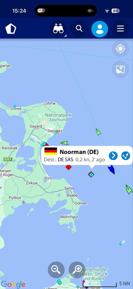 JahnTeam's tweet photo. 💥ZUMINDESTENS SCHAUT MAN WOHL NACH💥

Am Mittag hat man scheinbar einen Schlepper zur '#Eventim" rausgeschickt.

🦅#TEAMHEIMAT🇩🇪 #Rügen #Mukran #Schattenflotte https://t.co/Glec36dGYS