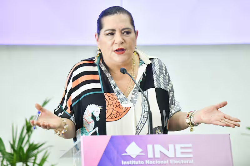 Juan_OrtizMX's tweet photo. 🗳️📌 PROVEEDOR DEL INE TERMINÓ COMO SU ADMINISTRADOR

Jesús Octavio García González pasó de competir por contratos millonarios con el INE a administrar el presupuesto del propio instituto.

Así lo revela esta investigación de @ErikaHenReforma y Abel Barajas en Reforma.

El 21 de septiembre, la presidenta del INE, Guadalupe Taddei, lo nombró director de Administración, sin aval del Consejo General.

Desde ahí maneja 15 mil millones de pesos del instituto.

Hoy enfrenta una denuncia ante el Órgano Interno de Control por posible conflicto de interés y abuso de funciones.

La queja señala que omitió declarar su relación vigente con empresas proveedoras.

Incluye un poder legal de 2023 que, según el denunciante, sigue activo.