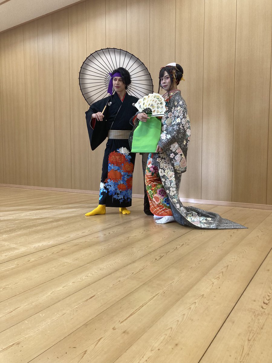 DayBreak1128's tweet photo. 日本舞踊 #三十史の会 リハーサルを見学させていただきました。
自分が初めて人前で踊った時の感触って忘れてなくて、二人も同じ心境なんだよな、と祈るように見てしまいました。
これはお客さん喜んでくれたと思う。
二人の挑戦に賞賛を。
二人とも立派でした。
おめでとう!! https://t.co/mDQYvwLlPL