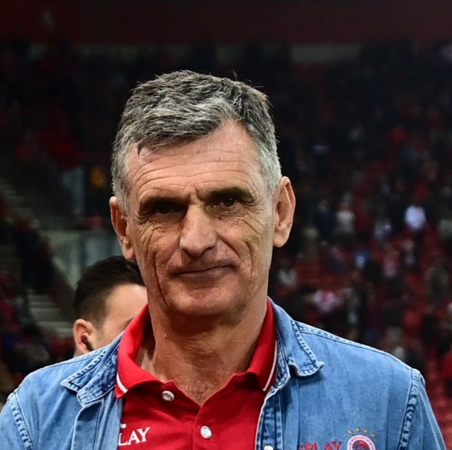 dobos21's tweet photo. Ολη η Ελλάδα γελάει με τον καρνάβαλο Λουτσέσκου, επειδή τον ξεβρακωσε η ΑΕΚ
Τώρα θα γελάει και με σένα , δύσμορφε κατσίβελε.
Απο "κόσμημα" έγινες σε ένα βράδυ Γιάννης Γκαϊτατζής -με παχύρρευστη χλεπα Ελλήνων φιλάθλων στην μούρη
Ανθρωπάκι.Λιγε.
#aekfc
#aekoly
#OlympiacosFC https://t.co/LgqQoXUe4f