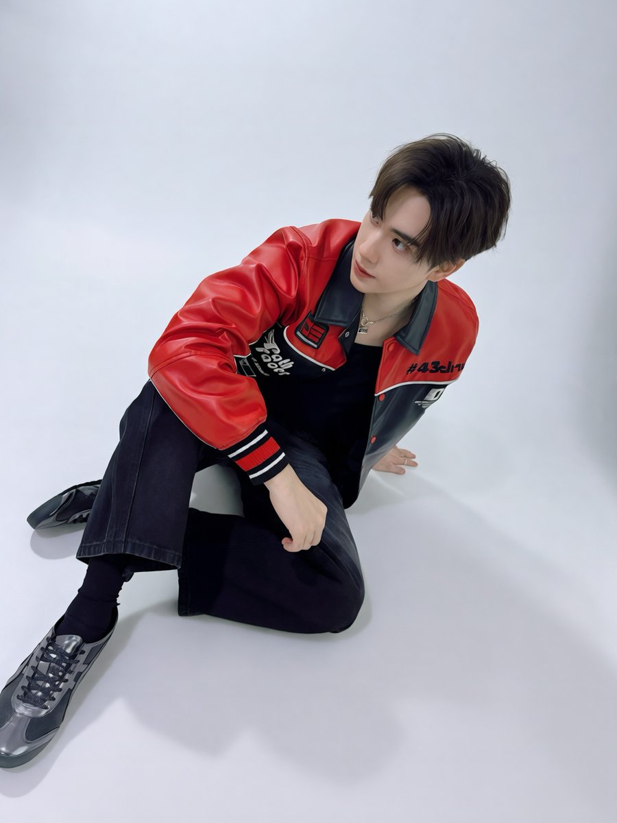 TEePlayRoom's tweet photo. พี่ตี๋คนเท่ ❤️🖤
IGs : TEe_Jaruji
#TEeThanapon #ตี๋ธนพล
#OnitsukaTiger #HOLIDAYPACK https://t.co/1UIgeaWi6M