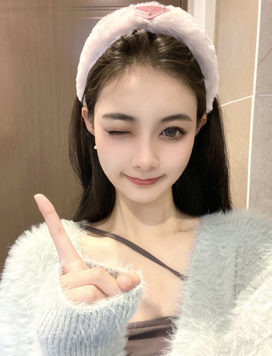 川航空姐 菲菲 tweet media