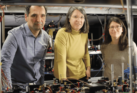 _BIST's tweet photo. For the first time researchers at @ICFOnians, in collab w @UABBarcelona, have directly imaged a spin-orbit-coupled #supersolid, providing compelling evidence of both their solid & #superfluid features
#SuperStates #QuantumPhysics #BISTCommunity
👉 https://t.co/fD0A83rjTG https://t.co/fWvrDUN7kC