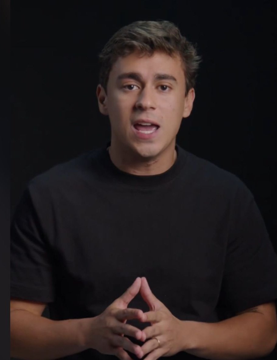 PedroRonchi2's tweet photo. Com propaganda de chinelo // com os arquivos Epstein https://t.co/WKipYOfkLC