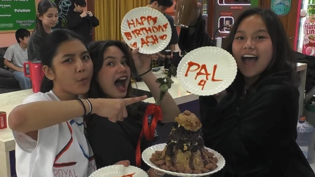 forlelquin's tweet image. Ang cute lang ng PAL kasi yung pagpili nila is just soooooooo cutesyyyy. Lella chose Princess, Princess chose Ashley and Ashley chose Lella. Grabe ang ikot ng friendship nila. Literal na walang left out sa kanilang tatlo, at tsaka patunay na trio works HAHAHA

PAL for BIG FOUR
