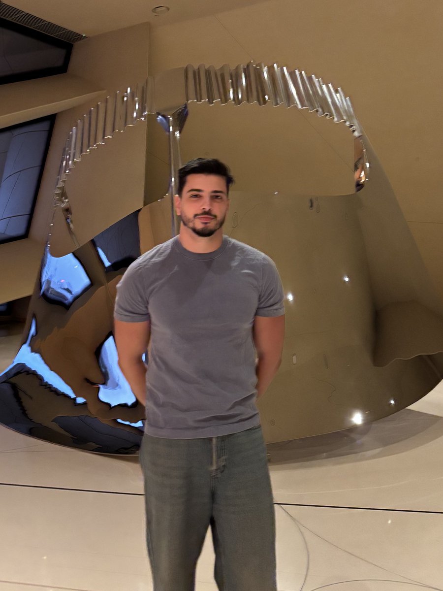 PacificOfRay's tweet photo. My mom wanted a picture in front of this thing and told me I looked good on this pic https://t.co/GztFoC2BB1
