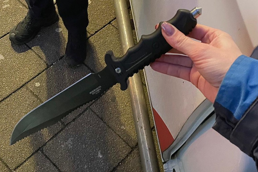 Jongen met mes achtervolgt slachtoffer op de Lijnbaan